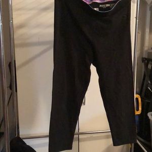 PINK Yaga Capri Legging